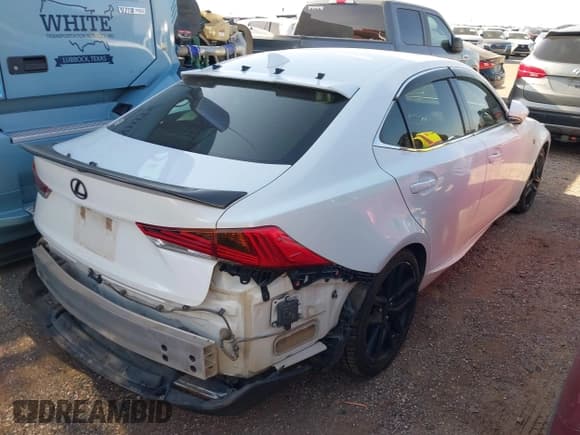 ✅ 2017 Lexus IS 200t • VIN: JTHBA1D28H5056840 • Lot: 42772427. Wystawiony na IAAI z przebiegiem 111 914 mil. Bezpłatny archiwum sprzedaży aukcyjnych z USA i szczegółowy raport historii pojazdu na DreamBid. Zdjęcie 4.