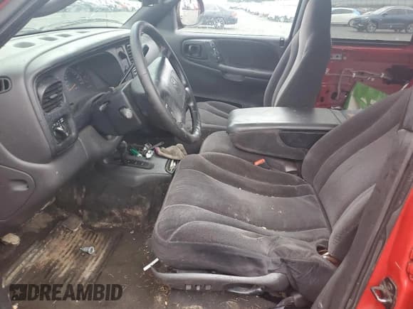 ✅ 2000 Dodge Dakota Sport • VIN: 1B7GG2AN8YS666541 • Lot: 86845794. Wystawiony na Copart z przebiegiem 232 639 mil. Bezpłatny archiwum sprzedaży aukcyjnych z USA i szczegółowy raport historii pojazdu na DreamBid. Zdjęcie 7.