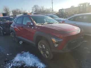 2025 Hyundai Kona SEL with VIN KM8HBCAB6SU206140, listed as a Copart auction lot 83446914 with 3,436 mi miles and Salvage title. Bid and sale history available at DreamBid. Image 4.