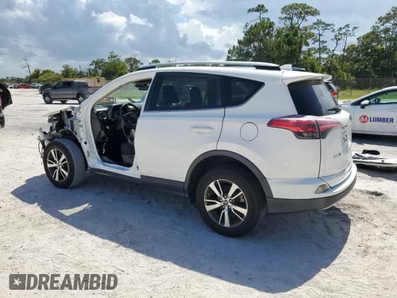 ✅ 2018 Toyota RAV4 XLE • VIN: JTMWFREV2JD132639 • Lot: 60962325. Wystawiony na Copart z przebiegiem 42 556 mil. Bezpłatny archiwum sprzedaży aukcyjnych z USA i szczegółowy raport historii pojazdu na DreamBid. Zdjęcie 2.