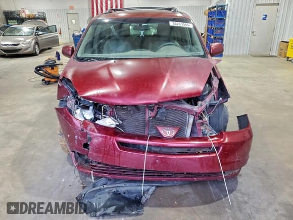 ✅ 2005 Toyota Sienna XLE • VIN: 5TDZA22C35S265314 • Lot: 95265555. Listed on Copart with 298,838 mi. Free auction sales archive from the USA and detailed vehicle history report at DreamBid. Image 5.