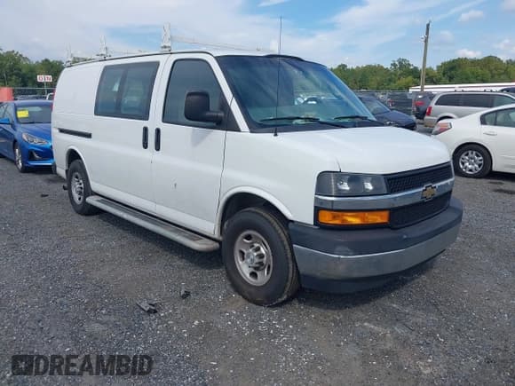 ✅ 2019 Chevrolet Express Cargo • VIN: 1GCWGAFG0K1244020 • Лот: 43221811. Опубликован ранее на IAAI с пробегом 172 044 миль. Бесплатный доступ к архиву аукционных продаж из США и подробный отчёт об истории автомобиля на DreamBid. Изображение 1.