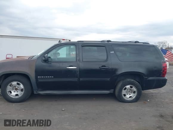 ✅ 2012 Chevrolet Suburban LT • VIN: 1GNSKJE70CR135971 • Lot: 43662992. Wystawiony na IAAI z przebiegiem 550 591 mil. Bezpłatny archiwum sprzedaży aukcyjnych z USA i szczegółowy raport historii pojazdu na DreamBid. Zdjęcie 14.