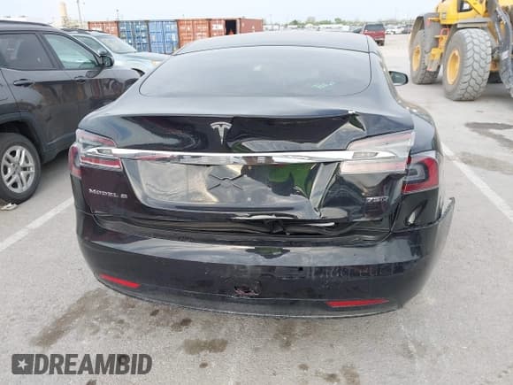 ✅ 2017 Tesla Model S 100D • VIN: 5YJSA1E28HF188981 • Lot: 42010115. Wystawiony na IAAI z przebiegiem 76 327 mil. Bezpłatny archiwum sprzedaży aukcyjnych z USA i szczegółowy raport historii pojazdu na DreamBid. Zdjęcie 6.