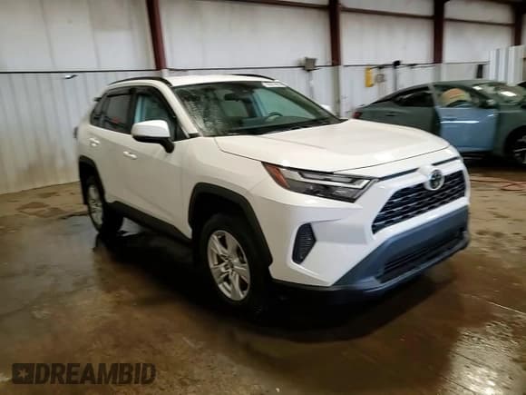 ✅ 2022 Toyota RAV4 XLE • VIN: 2T3P1RFV6NW261574 • Lot: 90887995. Wystawiony na Copart z przebiegiem 40 605 mil. Bezpłatny archiwum sprzedaży aukcyjnych z USA i szczegółowy raport historii pojazdu na DreamBid. Zdjęcie 14.