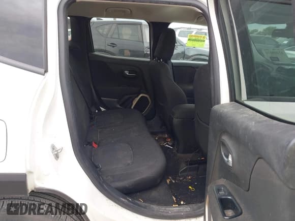 ✅ 2017 Jeep Renegade Altitude • VIN: ZACCJABB7HPE80767 • Lot: 42469074. Wystawiony na IAAI z przebiegiem 222 673 mil. Bezpłatny archiwum sprzedaży aukcyjnych z USA i szczegółowy raport historii pojazdu na DreamBid. Zdjęcie 8.