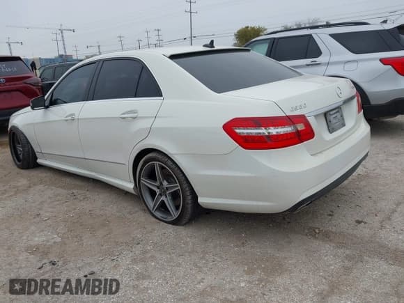✅ 2011 Mercedes-Benz E 550 Luxury • VIN: WDDHF7CB0BA358273 • Lot: 43786613. Listed on IAAI with 170,821 mi. Free auction sales archive from the USA and detailed vehicle history report at DreamBid. Image 3.