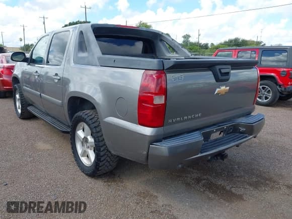 ✅ 2007 Chevrolet Avalanche 2LT • VIN: 3GNEK12397G100365 • Lot: 43215860. Listed on IAAI with 197,240 mi. Free auction sales archive from the USA and detailed vehicle history report at DreamBid. Image 3.