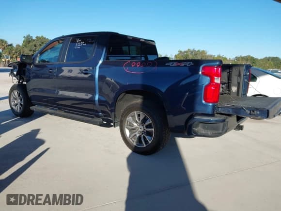 ✅ 2022 Chevrolet Silverado 1500 RST • VIN: 1GCUYEEDXNZ137209 • Лот: 43530163. Опубликован ранее на IAAI с пробегом 43 266 миль. Бесплатный доступ к архиву аукционных продаж из США и подробный отчёт об истории автомобиля на DreamBid. Изображение 3.