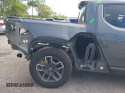 ✅ 2022 Rivian R1T Launch Edition • VIN: 7FCTGAAL9NN004060 • Lot: 41637884. Wystawiony na IAAI z przebiegiem 40 268 mil. Bezpłatny archiwum sprzedaży aukcyjnych z USA i szczegółowy raport historii pojazdu na DreamBid. Zdjęcie 6.