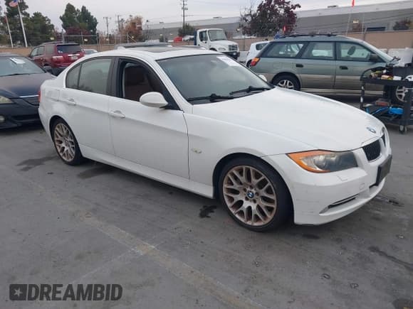✅ 2008 BMW 3 Series 335xi • VIN: WBAVD53508A283887 • Lot: 43884292. Listed on IAAI with 106,004 mi. Free auction sales archive from the USA and detailed vehicle history report at DreamBid. Image 1.