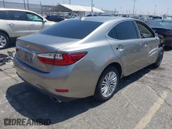 ✅ 2016 Lexus ES 330 • VIN: 58ABK1GG4GU007391 • Lot: 42506545. Listed on IAAI with 144,579 mi. Free auction sales archive from the USA and detailed vehicle history report at DreamBid. Image 4.