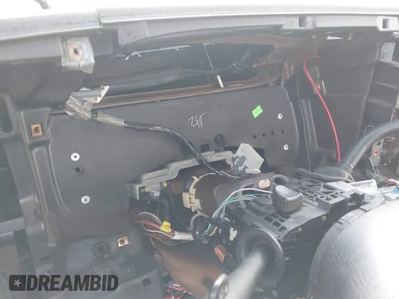 ✅ 2006 Chevrolet Silverado 1500 LS • VIN: 2GCEC13V161225437 • Lot: 43364401. Wystawiony na IAAI z przebiegiem Nie podano mil. Skorzystaj z bezpłatnego archiwum sprzedaży aukcyjnych z USA i zobacz szczegółowy raport historii pojazdu na DreamBid. Zdjęcie 14.