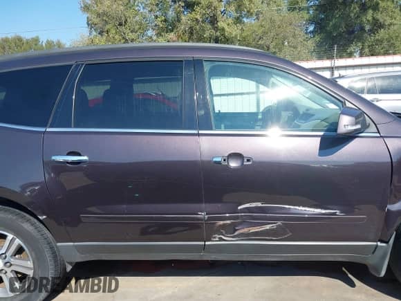 2015 Chevrolet Traverse LT z VIN 1GNKRHKD2FJ142387, wystawiony jako IAAI lot #43333694 z przebiegiem 283 105 mil mil oraz . Historia ofert i sprzedaży dostępna na DreamBid. Obrazek 14.