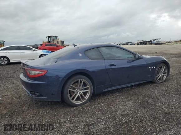 ✅ 2015 Maserati GranTurismo MC • VIN: ZAM45VLAXF0141117 • Lot: 85594165. Listed on Copart with 81,425 mi. Free auction sales archive from the USA and detailed vehicle history report at DreamBid. Image 3.