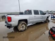 ✅ 2015 Chevrolet Silverado 2500HD LT • VIN: 1GC1CVEG8FF561227 • Lot: 64398545. Wystawiony na Copart z przebiegiem Nie podano. Bezpłatny archiwum sprzedaży aukcyjnych z USA i szczegółowy raport historii pojazdu na DreamBid. Zdjęcie 3.