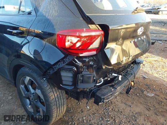 ✅ 2024 Hyundai Venue SEL • VIN: KMHRC8A3XRU315850 • Lot: 41571559. Listed on IAAI with 567 mi. Free auction sales archive from the USA and detailed vehicle history report at DreamBid. Image 20.