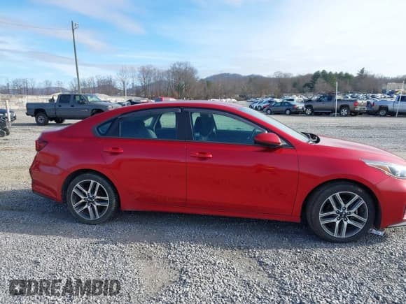 ✅ 2019 Kia Forte S • VIN: 3KPF34AD1KE019628 • Lot: 43830173. Wystawiony na IAAI z przebiegiem 141 913 mil. Bezpłatny archiwum sprzedaży aukcyjnych z USA i szczegółowy raport historii pojazdu na DreamBid. Zdjęcie 13.