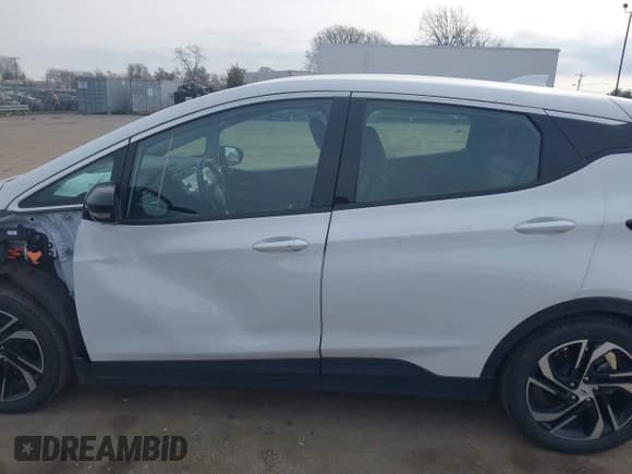 ✅ 2022 Chevrolet Bolt EV 2LT • VIN: 1G1FX6S01N4102325 • Lot: 41442480. Wystawiony na IAAI z przebiegiem 38 092 mil. Bezpłatny archiwum sprzedaży aukcyjnych z USA i szczegółowy raport historii pojazdu na DreamBid. Zdjęcie 14.