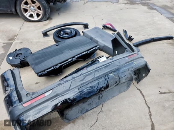 ✅ 2024 GMC Acadia FWD Elevation • VIN: 1GKENKKS7RJ207904 • Lot: 62966745. Listed on Copart with 14,556 mi. Free auction sales archive from the USA and detailed vehicle history report at DreamBid. Image 13.