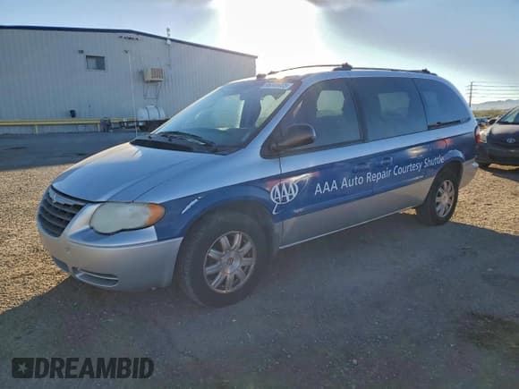 ✅ 2005 Chrysler Town & Country Touring • VIN: 2C4GP54L05R469663 • Lot: 96040405. Listed on Copart with 200,181 mi. Free auction sales archive from the USA and detailed vehicle history report at DreamBid. Image 1.
