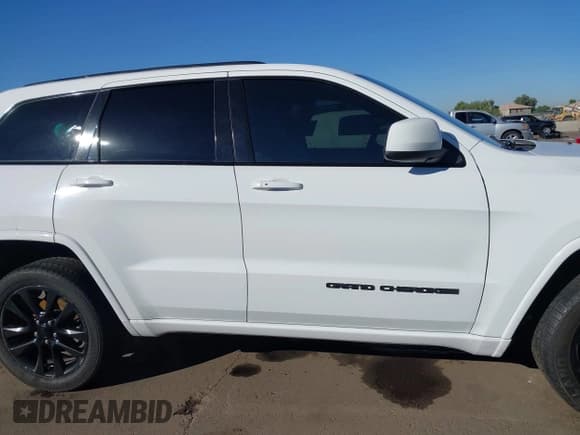 ✅ 2018 Jeep Grand Cherokee Altitude • VIN: 1C4RJFAG0JC266895 • Лот: 43547743. Опубликован ранее на IAAI с пробегом 102 422 миль. Бесплатный доступ к архиву аукционных продаж из США и подробный отчёт об истории автомобиля на DreamBid. Изображение 12.
