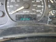 ✅ 2002 Chevrolet Suburban LT • VIN: 1GNFK16Z72J153477 • Лот: 78527934. Опубликован ранее на Copart с пробегом 292 252 миль. Бесплатный доступ к архиву аукционных продаж из США и подробный отчёт об истории автомобиля на DreamBid. Изображение 8.