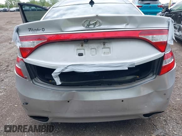 ✅ 2012 Hyundai Azera • VIN: KMHFH4JG4CA125907 • Lot: 42091205. Listed on IAAI with 236,855 mi. Free auction sales archive from the USA and detailed vehicle history report at DreamBid. Image 6.