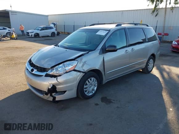 2005 Toyota Sienna LE z VIN 5TDZA23C55S326516, wystawiony jako IAAI lot #43476821 z przebiegiem 117 254 mil mil oraz . Historia ofert i sprzedaży dostępna na DreamBid. Obrazek 17.