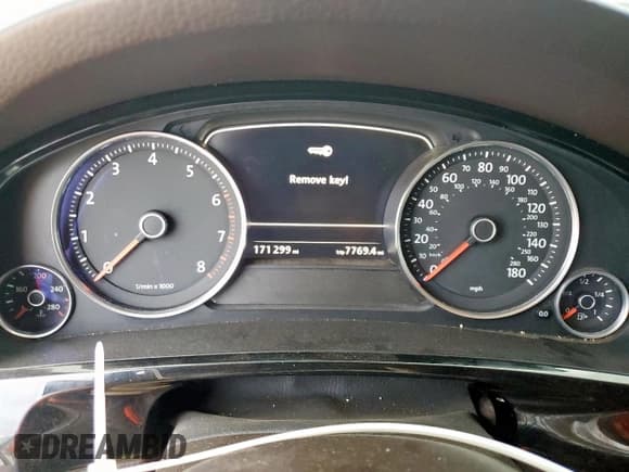 ✅ 2016 Volkswagen Touareg Lux • VIN: WVGEF9BP9GD000516 • Lot: 92743305. Wystawiony na Copart z przebiegiem 171 299 mil. Bezpłatny archiwum sprzedaży aukcyjnych z USA i szczegółowy raport historii pojazdu na DreamBid. Zdjęcie 9.