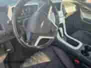 2013 Chevrolet Volt z VIN 1G1RG6E4XDU148598, wystawiony jako Copart lot #79570994 z przebiegiem 182 742 mil mil oraz Czysty tytuł • Clean title. Historia ofert i sprzedaży dostępna na DreamBid. Obrazek 9.