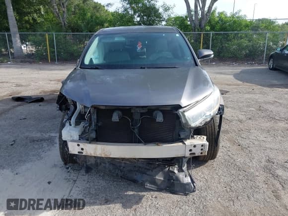 ✅ 2015 Toyota Highlander LE Plus • VIN: 5TDZKRFHXFS113026 • Lot: 42642125. Wystawiony na IAAI z przebiegiem 58 789 mil. Bezpłatny archiwum sprzedaży aukcyjnych z USA i szczegółowy raport historii pojazdu na DreamBid. Zdjęcie 13.