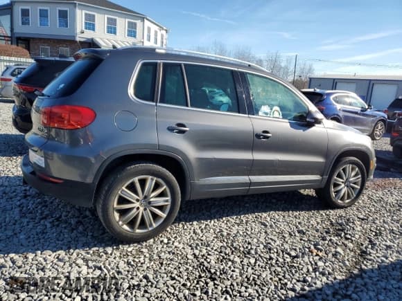 ✅ 2013 Volkswagen Tiguan S • VIN: WVGBV3AXXDW585174 • Lot: 93643875. Listed on Copart with 143,089 mi. Free auction sales archive from the USA and detailed vehicle history report at DreamBid. Image 3.