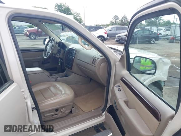 ✅ 2005 Ford Explorer Limited • VIN: 1FMDU75K75ZA57352 • Лот: 42134980. Опубликован ранее на IAAI с пробегом Не указан. Бесплатный доступ к архиву аукционных продаж из США и подробный отчёт об истории автомобиля на DreamBid. Изображение 5.