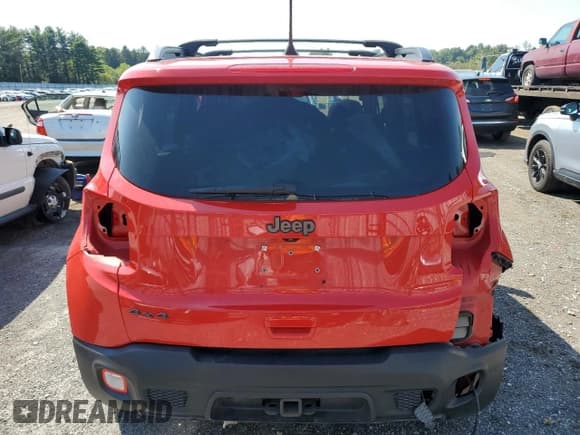 ✅ 2020 Jeep Renegade Latitude • VIN: ZACNJBB13LPM01011 • Lot: 81408025. Wystawiony na Copart z przebiegiem 69 906 mil. Bezpłatny archiwum sprzedaży aukcyjnych z USA i szczegółowy raport historii pojazdu na DreamBid. Zdjęcie 6.