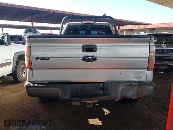 ✅ 2013 Ford F-150 XL • VIN: 1FTMF1EM9DKE19119 • Lot: 43766404. Wystawiony na IAAI z przebiegiem 345 229 mil. Bezpłatny archiwum sprzedaży aukcyjnych z USA i szczegółowy raport historii pojazdu na DreamBid. Zdjęcie 15.