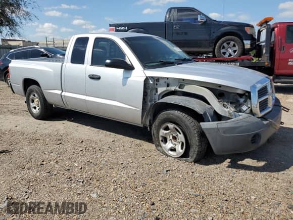 2005 Dodge Dakota ST с VIN 1D7HE22K55S217673, выставлен на аукционе Copart как лот 75668744 с пробегом 142 379 миль миль и Списание • Salvage title. История ставок и продаж доступна на DreamBid. Изображение 4.