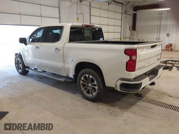 2024 Chevrolet Silverado 1500 High Country with VIN 1GCUDJED3RZ245620, listed as a IAAI auction lot 41969684 with 7,604 mi miles and . Bid and sale history available at DreamBid. Image 3.