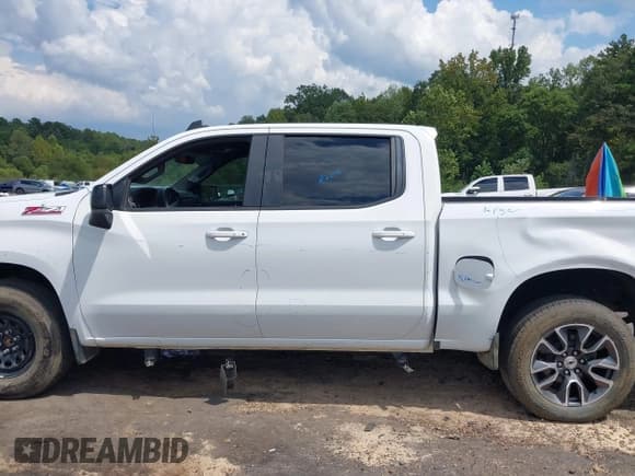 ✅ 2019 Chevrolet Silverado 1500 RST • VIN: 3GCUYEED0KG168397 • Lot: 43125706. Wystawiony na IAAI z przebiegiem 92 805 mil. Bezpłatny archiwum sprzedaży aukcyjnych z USA i szczegółowy raport historii pojazdu na DreamBid. Zdjęcie 15.