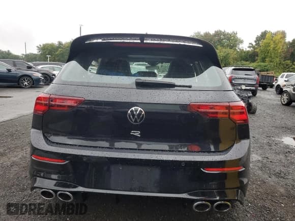 ✅ 2022 Volkswagen Golf R • VIN: WVWFB7CD6NW122569 • Lot: 84012565. Wystawiony na Copart z przebiegiem 23 852 mil. Bezpłatny archiwum sprzedaży aukcyjnych z USA i szczegółowy raport historii pojazdu na DreamBid. Zdjęcie 6.