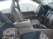 ✅ 2007 GMC Yukon SLE • VIN: 1GKFK13037R349556 • Lot: 43503937. Wystawiony na IAAI z przebiegiem 233 028 mil. Bezpłatny archiwum sprzedaży aukcyjnych z USA i szczegółowy raport historii pojazdu na DreamBid. Zdjęcie 5.