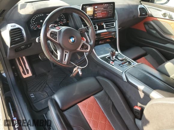 ✅ 2023 BMW M8 Competition • VIN: WBSDZ0C00PCL89792 • Лот: 88735965. Опубликован ранее на Copart с пробегом 22 068 миль. Бесплатный доступ к архиву аукционных продаж из США и подробный отчёт об истории автомобиля на DreamBid. Изображение 8.