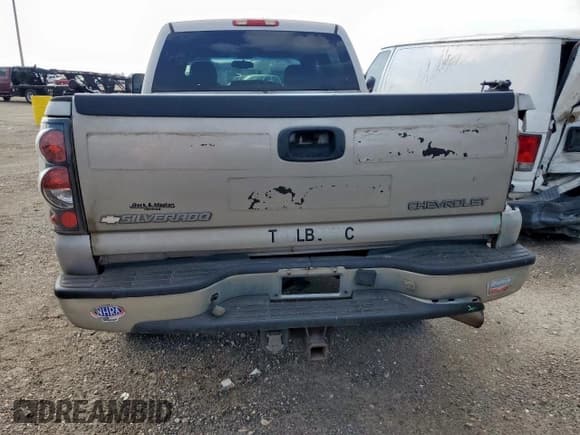 ✅ 2006 Chevrolet Silverado 2500HD Work Truck • VIN: 1GCHC23D46F256314 • Лот: 68255355. Опубликован ранее на Copart с пробегом 325 870 миль. Бесплатный доступ к архиву аукционных продаж из США и подробный отчёт об истории автомобиля на DreamBid. Изображение 6.