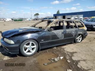 ✅ 2000 BMW 5 Series 528i • VIN: WBADP6346YBV65459 • Лот: 51459315. Опубликован ранее на Copart с пробегом Не указан. Бесплатный доступ к архиву аукционных продаж из США и подробный отчёт об истории автомобиля на DreamBid. Изображение 1.