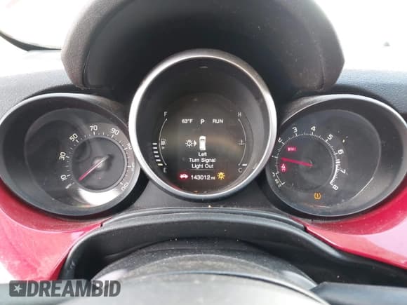 ✅ 2017 FIAT 500X Pop • VIN: ZFBCFXAB1HP595354 • Lot: 43628933. Wystawiony na IAAI z przebiegiem 143 012 mil. Bezpłatny archiwum sprzedaży aukcyjnych z USA i szczegółowy raport historii pojazdu na DreamBid. Zdjęcie 7.