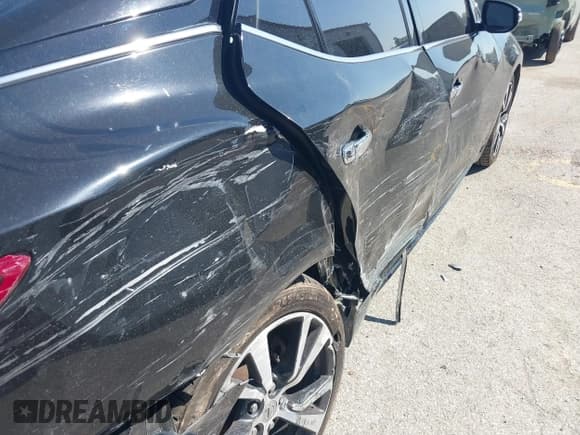 ✅ 2017 Nissan Maxima Platinum • VIN: 1N4AA6AP6HC401584 • Lot: 43244633. Listed on IAAI with 101,577 mi. Free auction sales archive from the USA and detailed vehicle history report at DreamBid. Image 12.