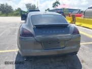 ✅ 2013 Porsche Panamera • VIN: WP0AA2A71DL010212 • Lot: 42902404. Wystawiony na IAAI z przebiegiem 79 118 mil. Bezpłatny archiwum sprzedaży aukcyjnych z USA i szczegółowy raport historii pojazdu na DreamBid. Zdjęcie 16.