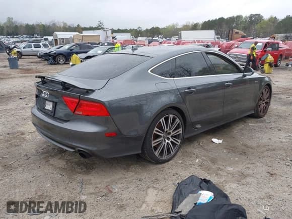 ✅ 2012 Audi A7 Prestige • VIN: WAU2GAFC4CN101039 • Лот: 41921433. Опубликован ранее на IAAI с пробегом 225 661 миль. Бесплатный доступ к архиву аукционных продаж из США и подробный отчёт об истории автомобиля на DreamBid. Изображение 4.