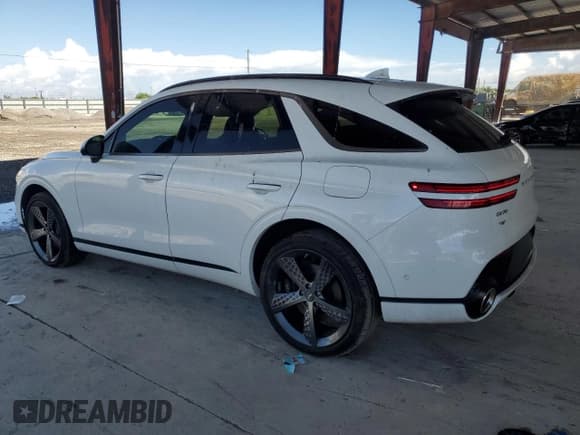 ✅ 2024 Genesis GV70 2.5T • VIN: 5NMMADTB0RH001763 • Lot: 87201935. Listed on Copart with 17,928 mi. Free auction sales archive from the USA and detailed vehicle history report at DreamBid. Image 2.