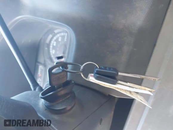 ✅ 2013 Ford Econoline Cargo Commercial • VIN: 1FTNE2EWXDDA80633 • Lot: 43884440. Wystawiony na IAAI z przebiegiem 161 411 mil. Bezpłatny archiwum sprzedaży aukcyjnych z USA i szczegółowy raport historii pojazdu na DreamBid. Zdjęcie 11.